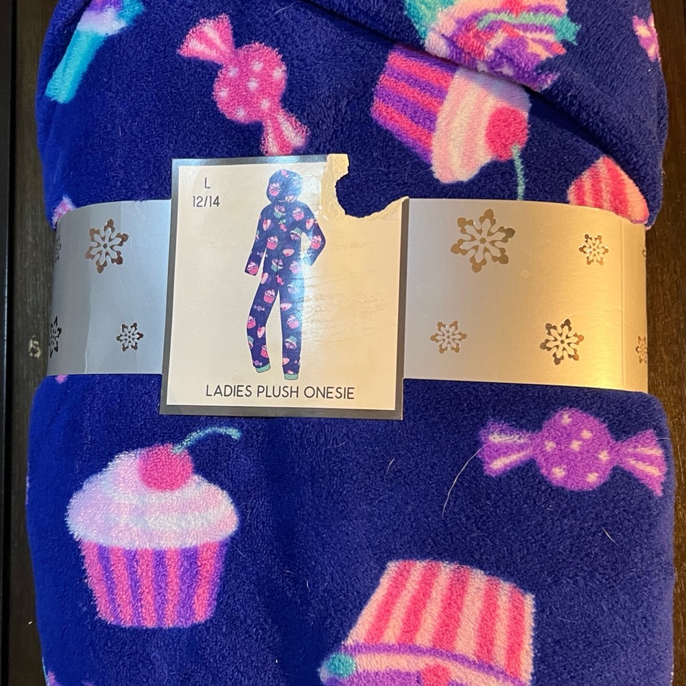 PAJAMAS - Picture 2 of 5